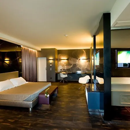 מלון Viola Mhotel