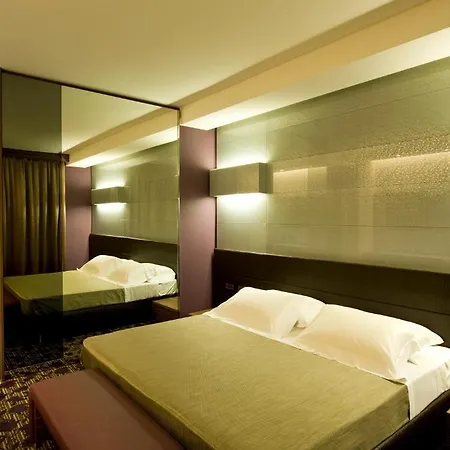 Viola Mhotel גרומלו דל מונטה