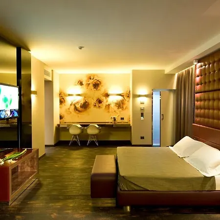 מלון Viola Mhotel 4*