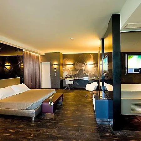 Viola Mhotel